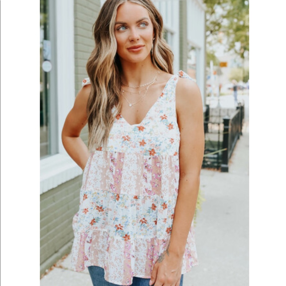 NWOT: Magnolia Boutique - Mixed floral tiered top